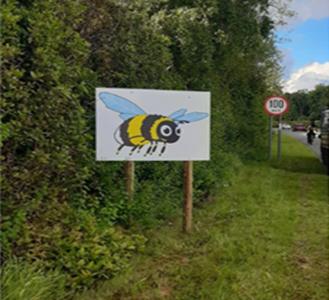 Image of bee sign along the roadside
